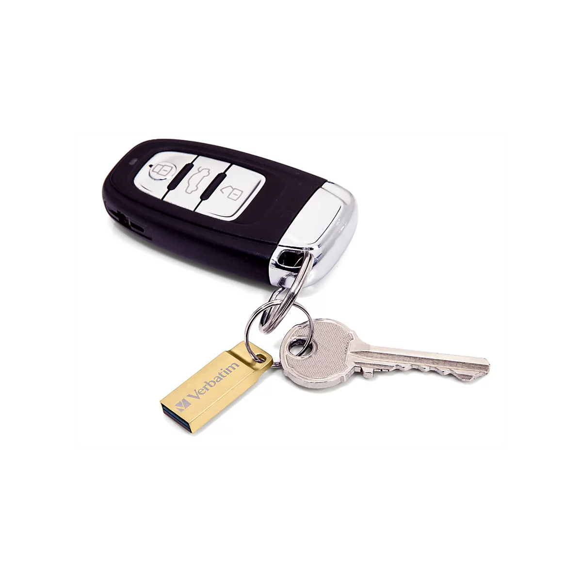 SchlÃ¼sselanhÃ¤nger mit AutoschlÃ¼ssel, USB-Stick und SchlÃ¼ssel auf weiÃŸem Hintergrund.