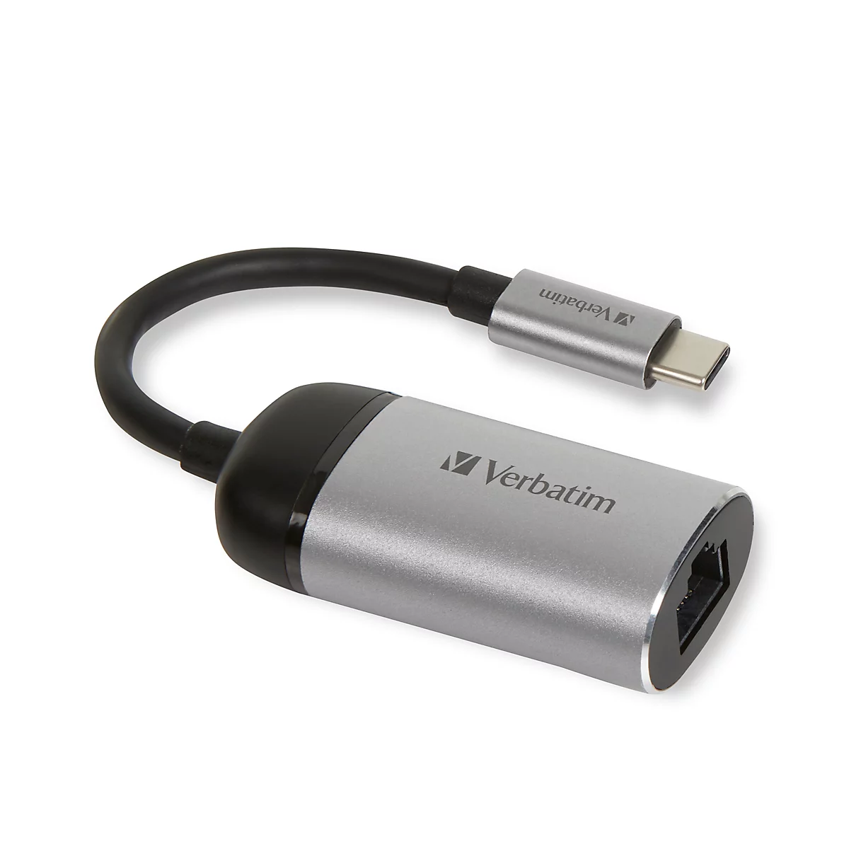 Silberner Verbatim USB-C auf Ethernet-Adapter mit schwarzem Kabel vor weißem Hintergrund.
