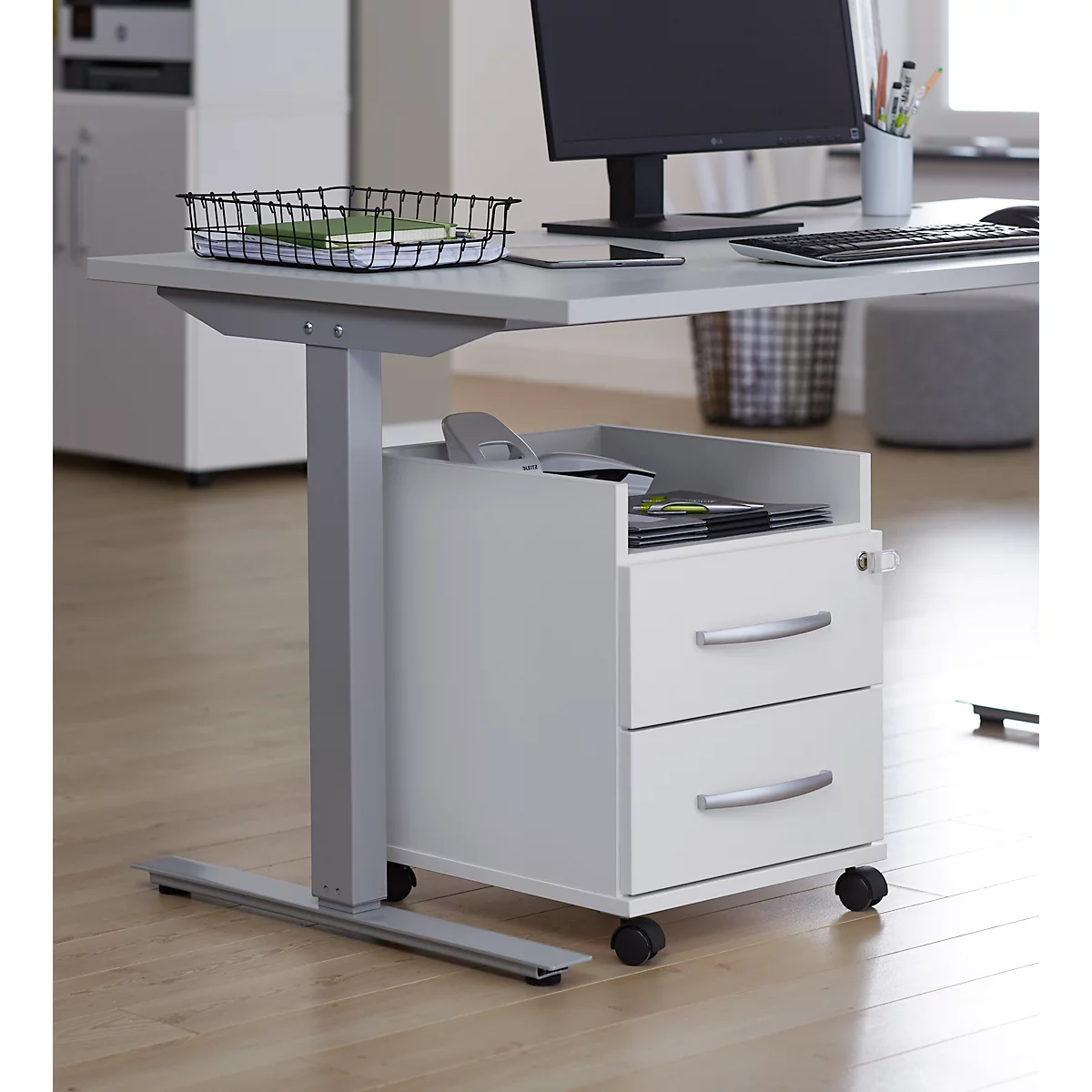 Verrijdbaar onderstel, ideaal voor thuiskantoor, 2 laden met handgrepen, opbergvak, centrale vergrendeling, incl. 2 kantelsleutels, B 409 x D 459 x H 507 mm, wit