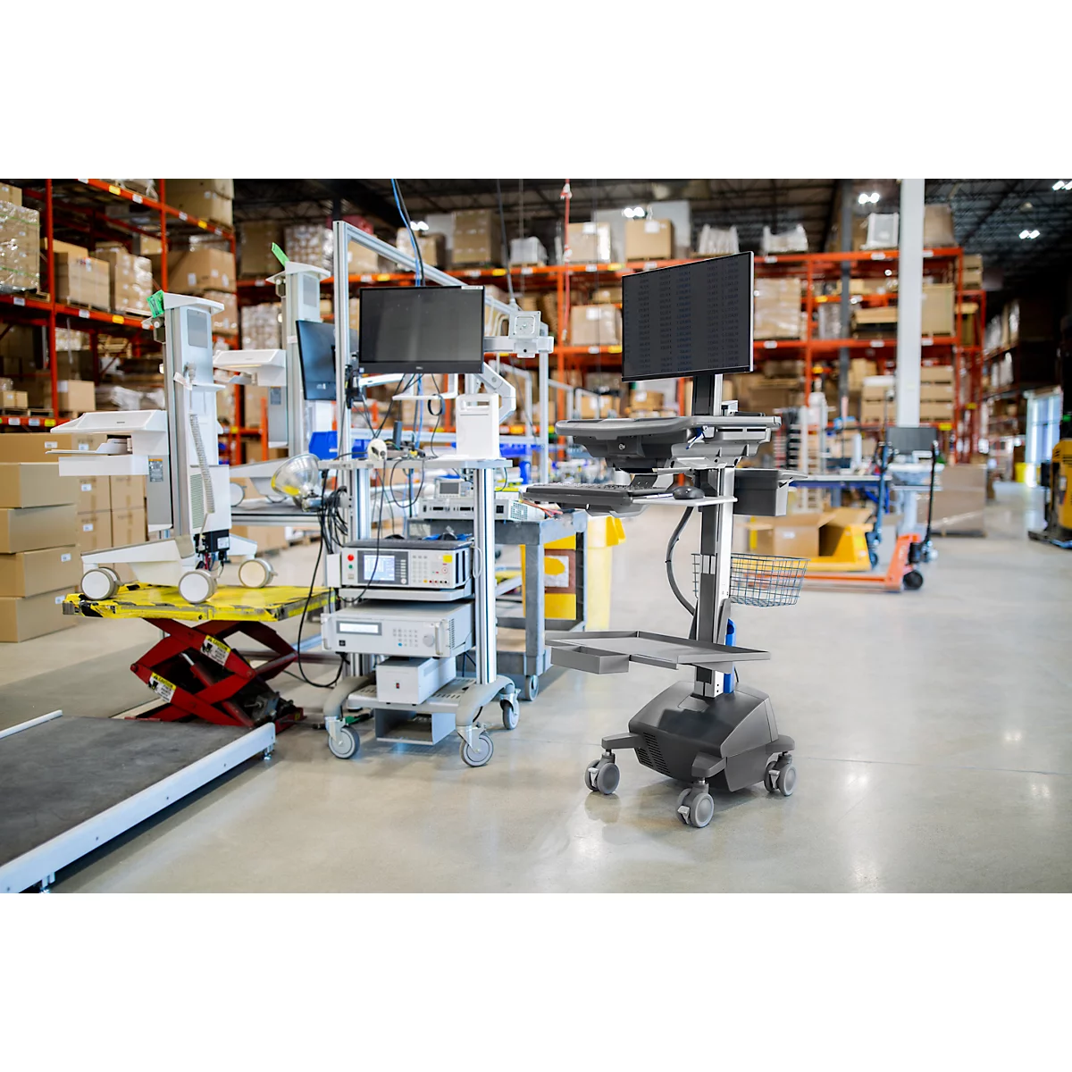 Verrijdbaar werkstation Ergotron StyleView® SV42-8302-2, beeldschermscharnier voor 1 beeldscherm tot 24', werkblad, toetsenbord-/muislade, geïntegreerde voeding