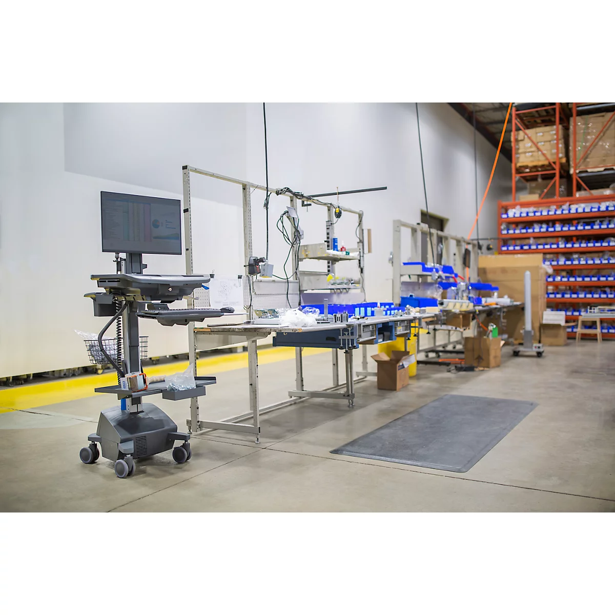 Verrijdbaar werkstation Ergotron StyleView® SV42-8302-2, beeldschermscharnier voor 1 beeldscherm tot 24', werkblad, toetsenbord-/muislade, geïntegreerde voeding