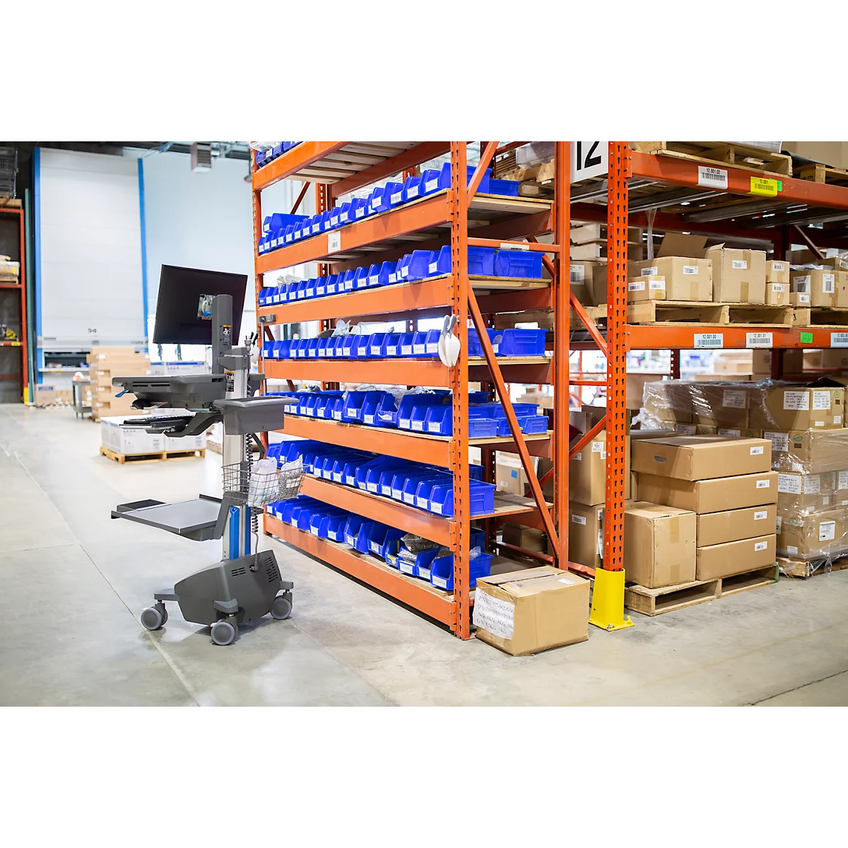 Verrijdbaar werkstation Ergotron StyleView® SV42-8302-2, beeldschermscharnier voor 1 beeldscherm tot 24', werkblad, toetsenbord-/muislade, geïntegreerde voeding