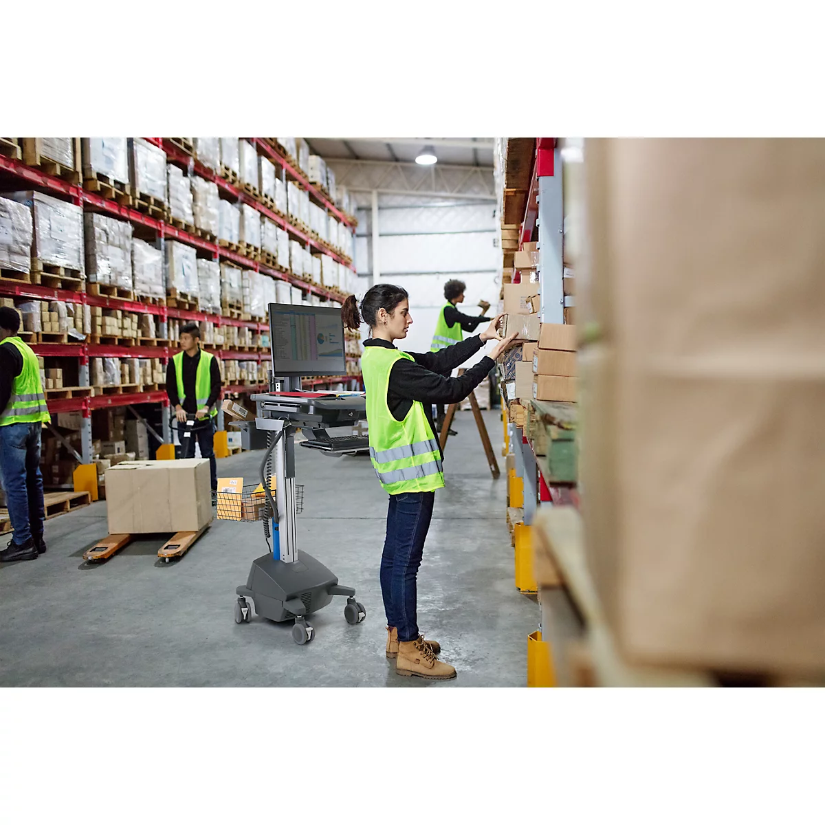 Verrijdbaar werkstation Ergotron StyleView® SV42-8302-2, beeldschermscharnier voor 1 beeldscherm tot 24', werkblad, toetsenbord-/muislade, geïntegreerde voeding