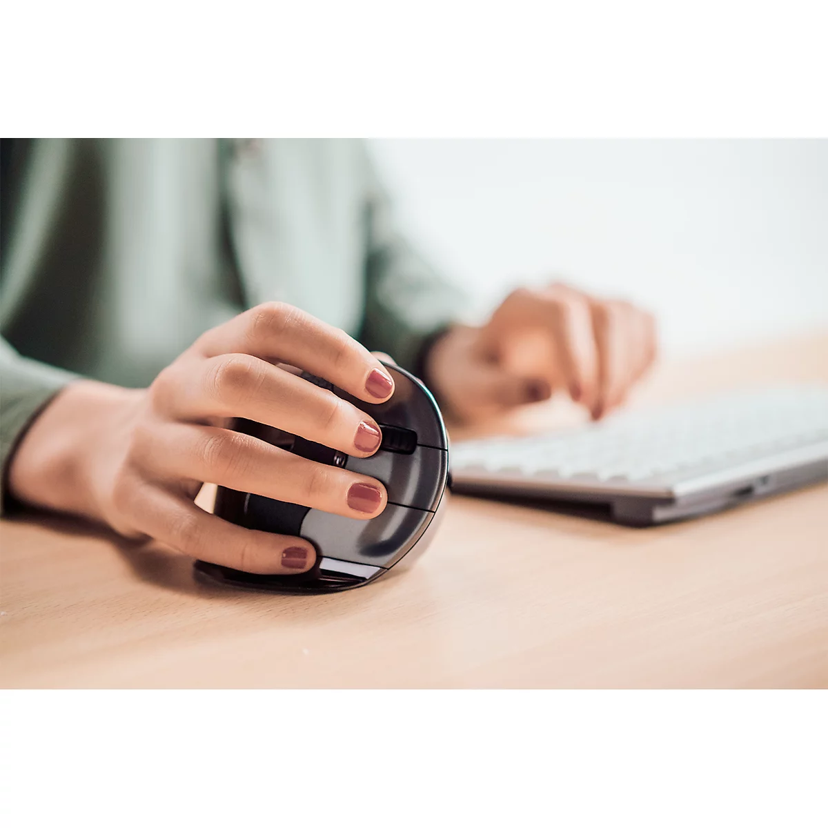 Verticale muis BakkerElkhuizen Evoluent D wireless, ergonomisch, USB, 5 knoppen incl. scrollwiel, verchroomd