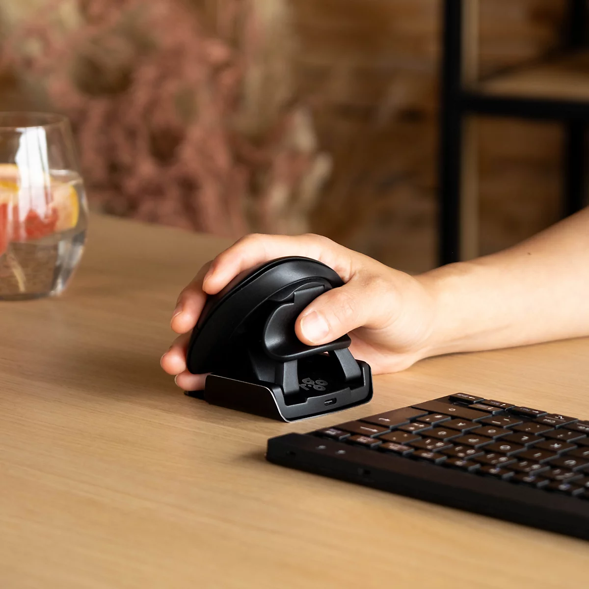 Vertikalmaus R-Go Twister, ergonomisch, beidhändig, 400-2400 dpi, 2 Tasten & Scrollrad, LED-Pausenanzeige, Bluetooth/USB, schwarz