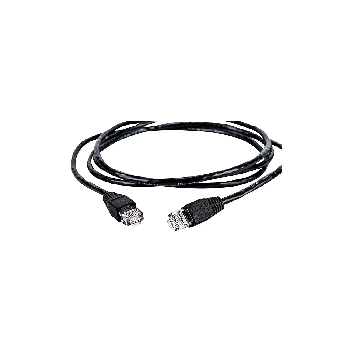 Ein schwarzes Netzwerkkabel mit RJ45-Steckern auf weißem Hintergrund.