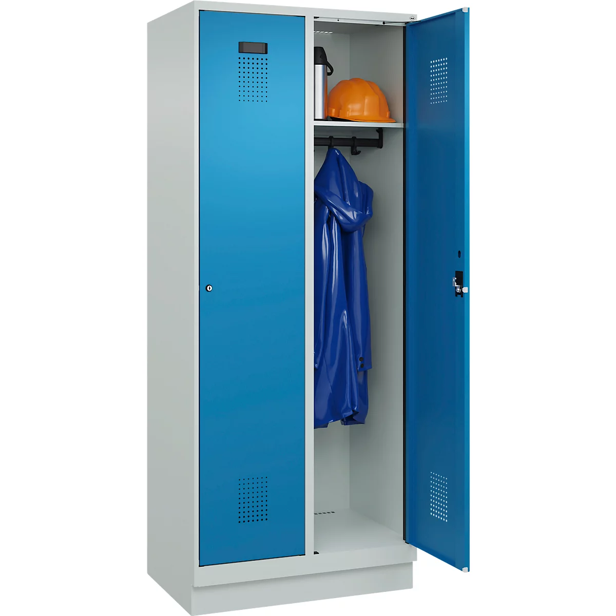 Vestiaire C+P Evolo Plus, 2 compartiments, largeur de compartiment 400 mm, avec socle, charnières à droite, L 800 x P 500 x H 1950 mm, cylindre, gris clair/bleu clair