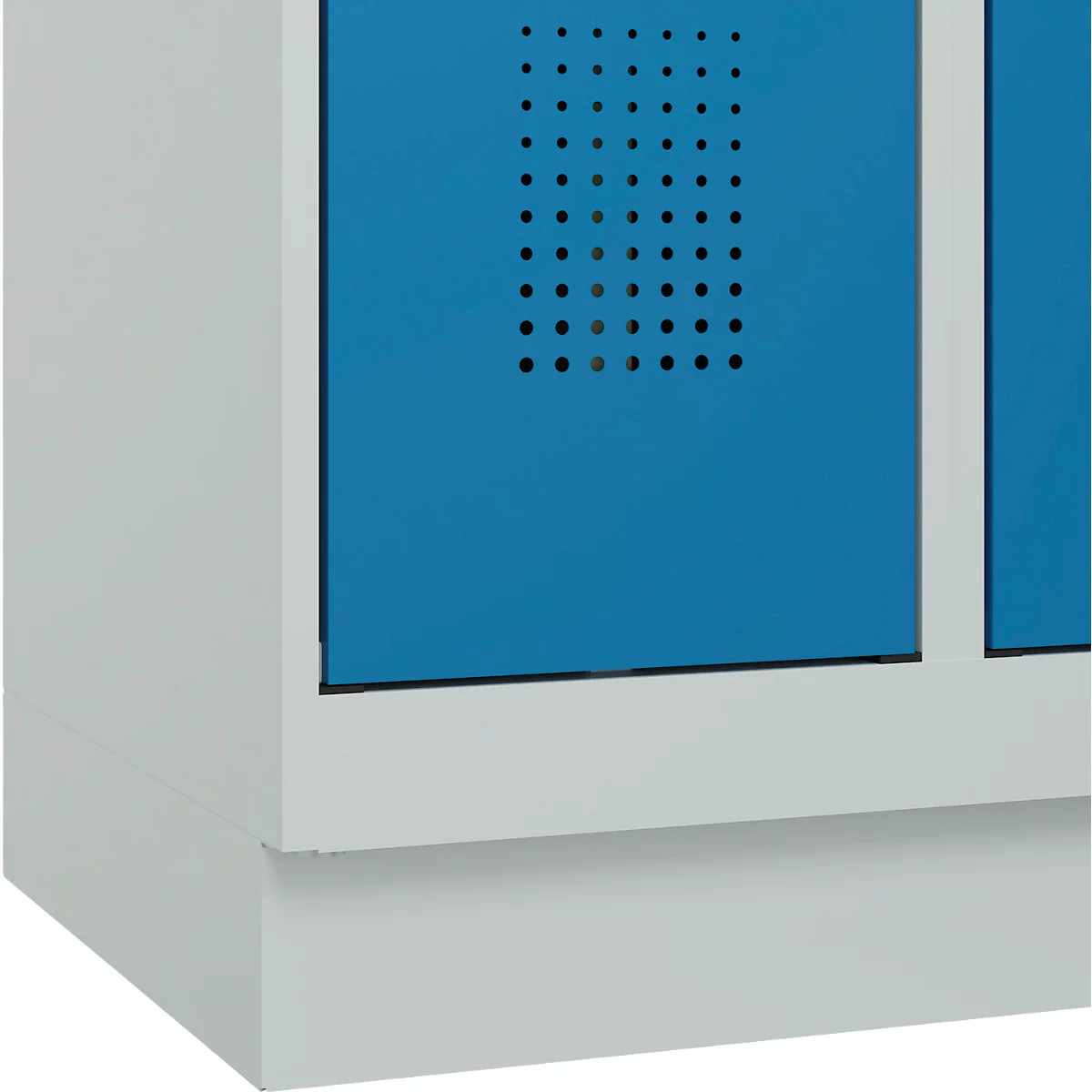 Vestiaire C+P Evolo Plus, 3 compartiments, largeur de compartiment 300 mm, avec socle, butée à droite, butée Soft, anti-effraction, L 900 x P 500 x H 1950 mm, fermeture de sécurité à pêne rotatif, gris clair RAL 7035/bleu clair RAL 5012