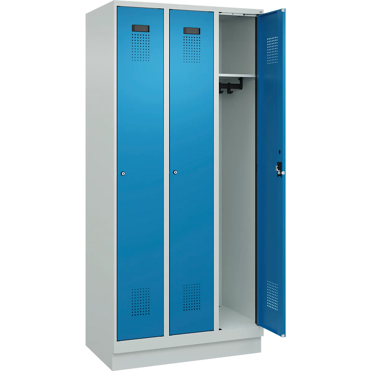 Vestiaire C+P Evolo Plus, 3 compartiments, largeur de compartiment 300 mm, avec socle, butée à droite, butée Soft, anti-effraction, L 900 x P 500 x H 1950 mm, serrure à cylindre, gris clair RAL 7035/bleu clair RAL 5012