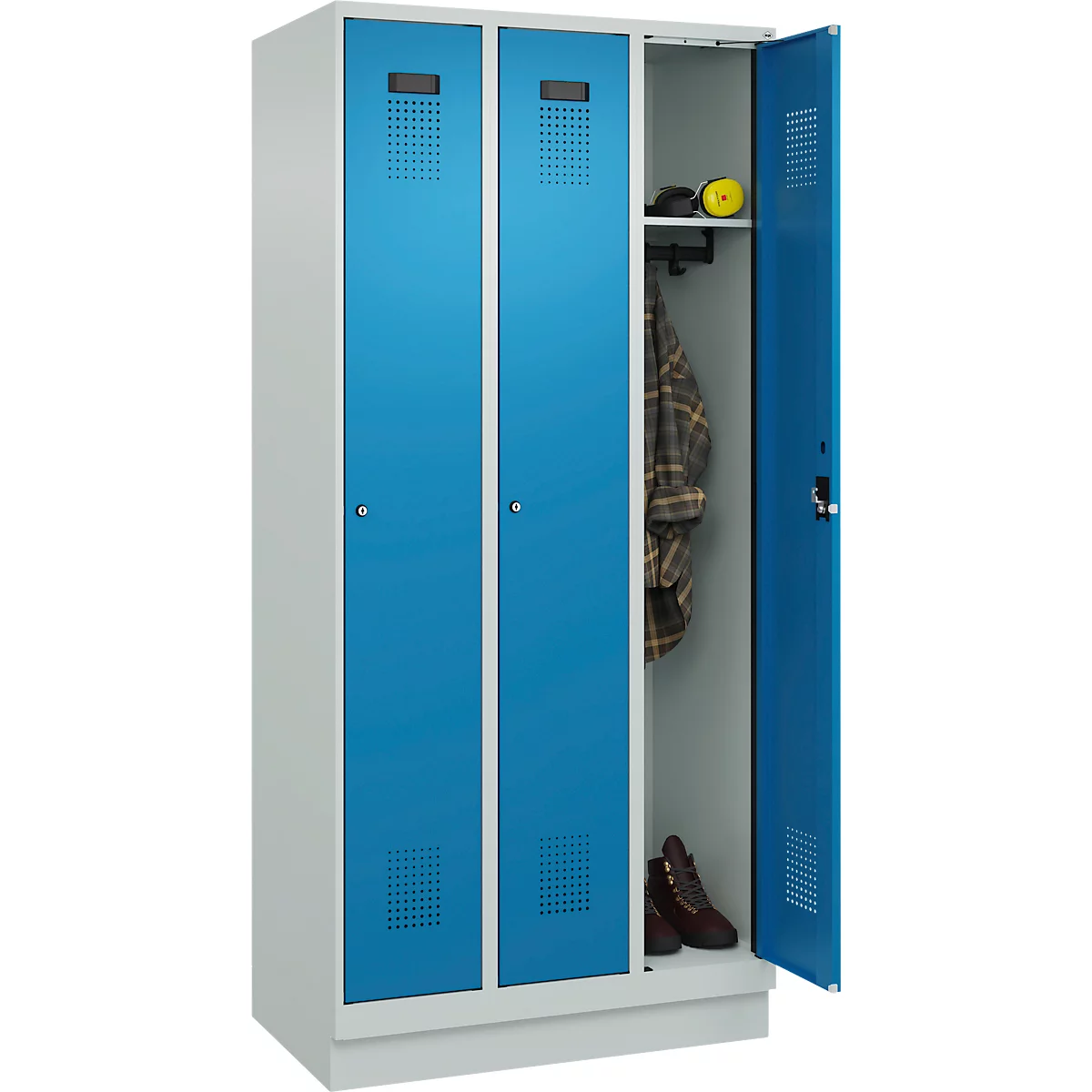Vestiaire C+P Evolo Plus, 3 compartiments, largeur de compartiment 300 mm, avec socle, butée à droite, butée Soft, anti-effraction, L 900 x P 500 x H 1950 mm, serrure à cylindre, gris clair RAL 7035/bleu clair RAL 5012