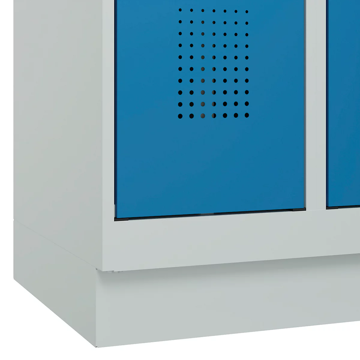 Vestiaire C+P Evolo Plus, 3 compartiments, largeur de compartiment 300 mm, avec socle, butée à droite, butée Soft, anti-effraction, L 900 x P 500 x H 1950 mm, serrure à cylindre, gris clair RAL 7035/bleu clair RAL 5012
