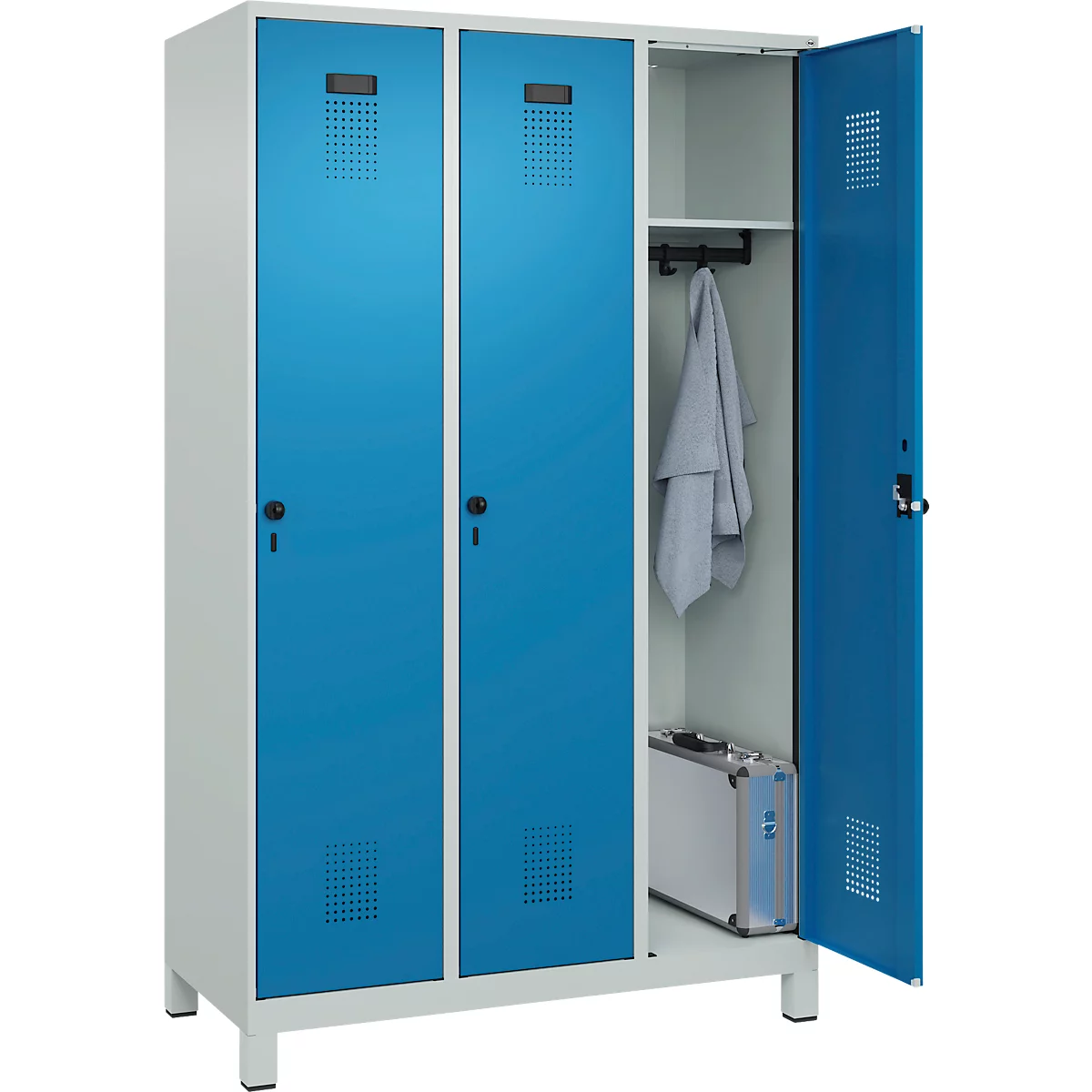 Vestiaire C+P Evolo Plus, 3 compartiments, largeur de compartiment 400 mm, avec pieds, butée à droite, butée Soft, anti-effraction, L 1200 x P 500 x H 1950 mm, fermeture de sécurité à pêne rotatif, gris clair RAL 7035/bleu clair RAL 5012