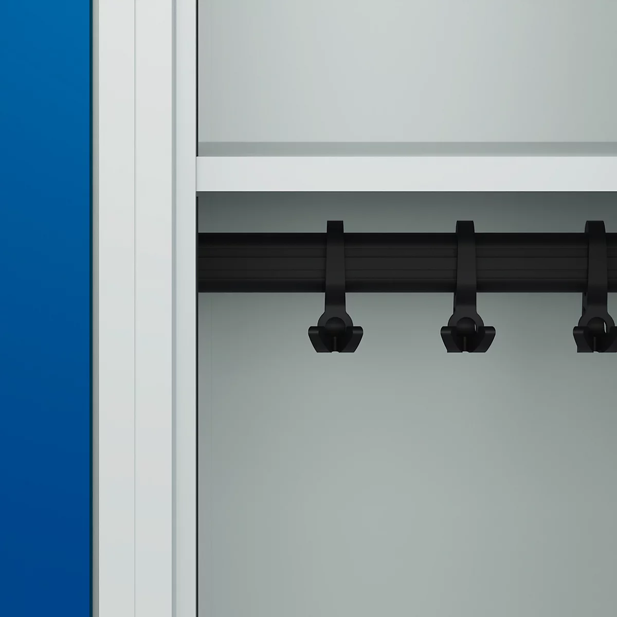 Vestiaire C+P Evolo Plus, 3 compartiments, largeur de compartiment 400 mm, avec pieds, butée à droite, butée Soft, anti-effraction, L 1200 x P 500 x H 1950 mm, fermeture de sécurité à pêne rotatif, gris clair RAL 7035/bleu enzyme RAL 5010
