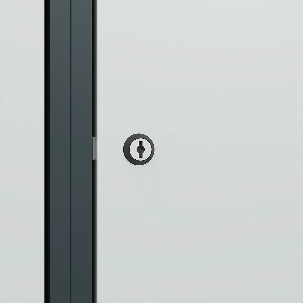 Vestiaire C+P Evolo Plus, 3 compartiments, largeur de compartiment 400 mm, avec pieds, butée à droite, butée Soft, anti-effraction, L 1200 x P 500 x H 1950 mm, serrure à cylindre, gris anthracite RAL 7016/gris clair RAL 7035