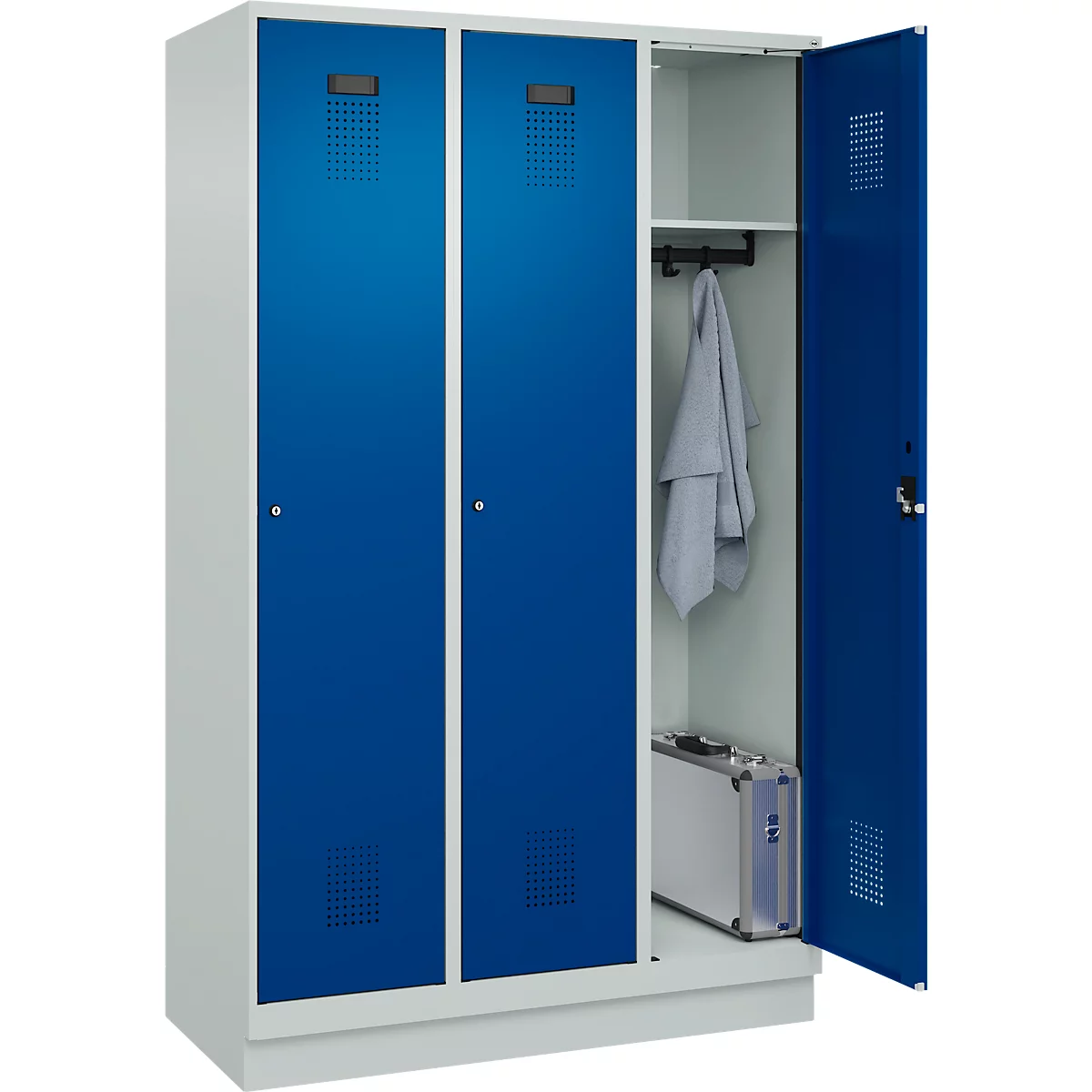 Vestiaire C+P Evolo Plus, 3 compartiments, largeur de compartiment 400 mm, avec socle, charnières à droite, L 1200 x P 500 x H 1950 mm, cylindre, gris clair/bleu gentiane