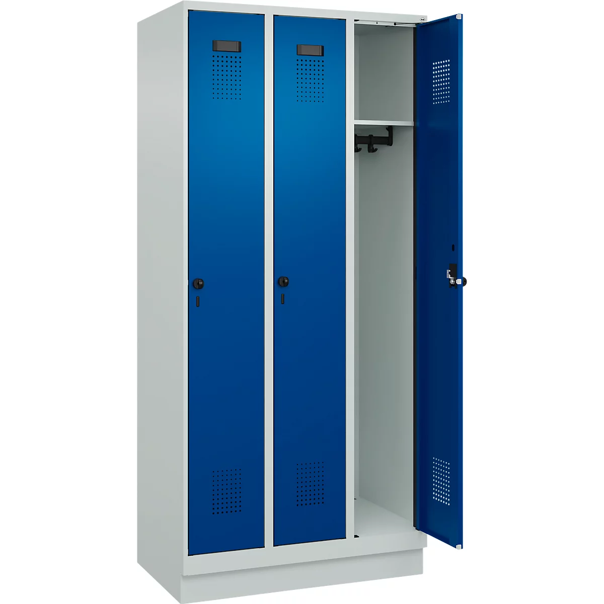Vestiaire C+P Evolo Plus, 3 compartiments, largeur des compartiments 300 mm, avec socle, butée à droite, butée Soft, anti-effraction, L 900 x P 500 x H 1950 mm, fermeture de sécurité à pêne rotatif, gris clair RAL 7035/bleu enzyme RAL 5010