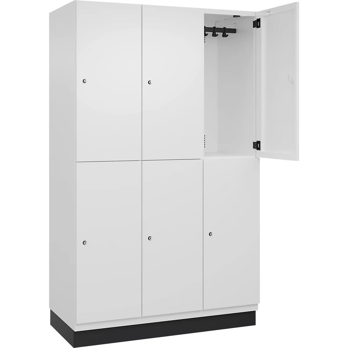 Armoire blanche à six portes, une porte ouverte. Poignées sombres et socle noir.