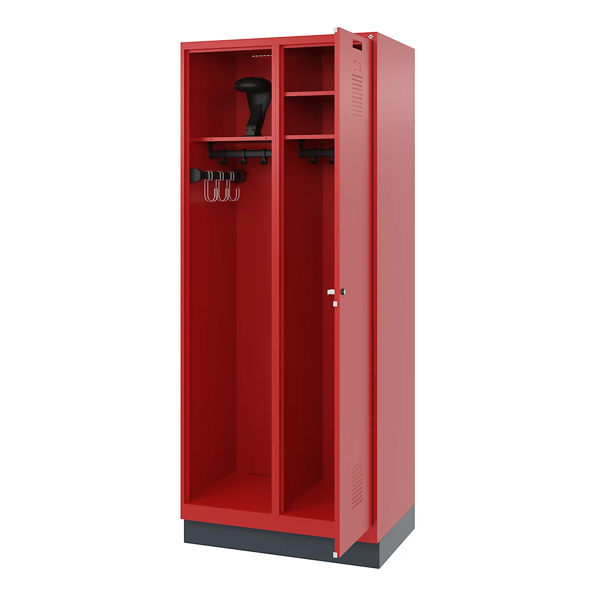Armoire rouge avec porte ouverte. A l'intérieur, une tringle à crochets, des étagères et une botte.