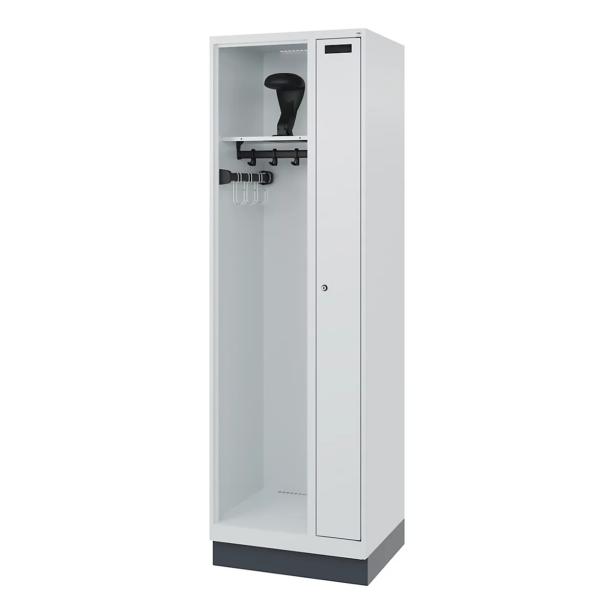 Armoire blanche, ouverte avec chapeau, porte-manteaux et chaussure au milieu.