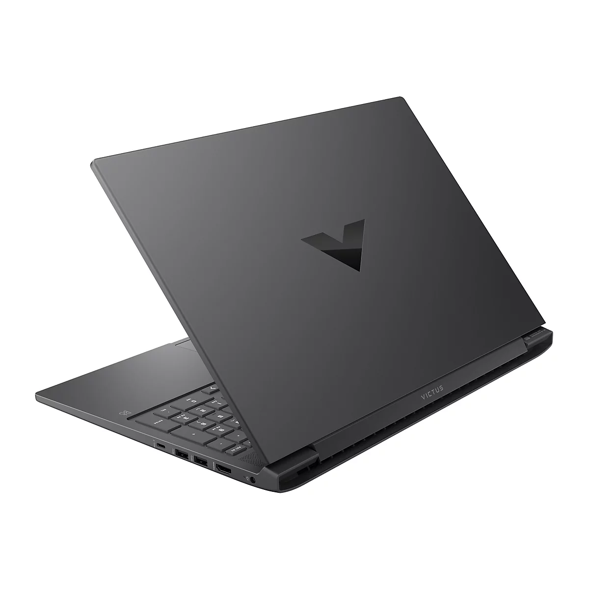 Ein dunkler Laptop, teilweise geöffnet. Auf dem Deckel ein V-förmiges Logo. Unten steht „VICTUS“.