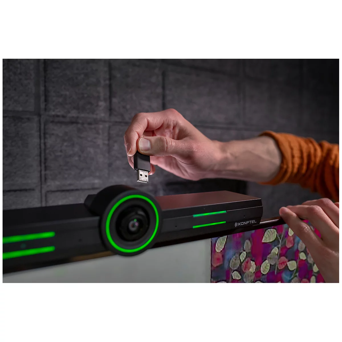 Videokonferenzsystem Konftel CC200, 4K-Kamera, 1080 px, bis 6 Teilnehmer, Bluetooth/USB/WLAN/HDMI, ohne PC nutzbar
