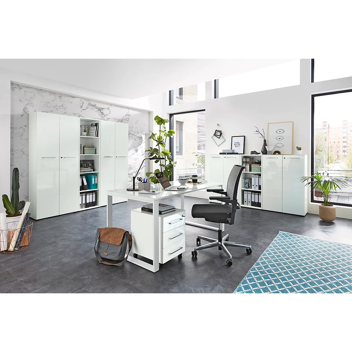 Vijlkast MONTERIA, glasfront, afsluitbaar, 5 OH, B 800 x D 370 x H 1960 mm, wit