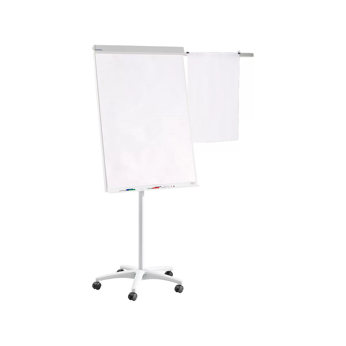 Een wit flip-overbord met een extra blok papier, op een rolbaar wit statief. Gekleurde markeringen zijn zichtbaar op het schrijfoppervlak.