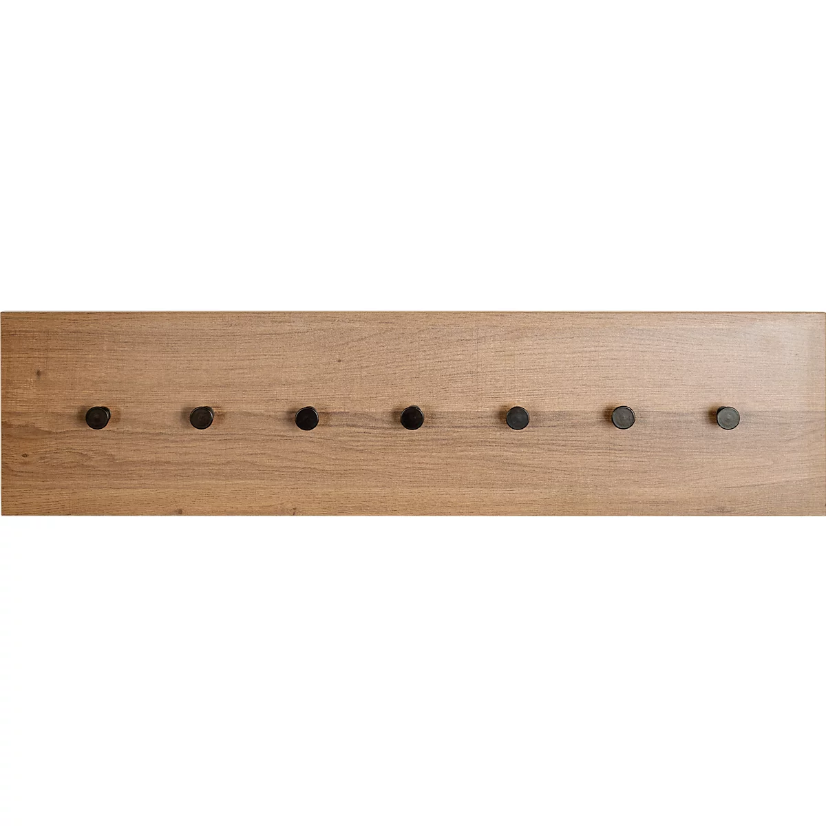 Holzbrett mit Reihe von 7 schwarzen Knöpfen, im Abstand angeordnet.