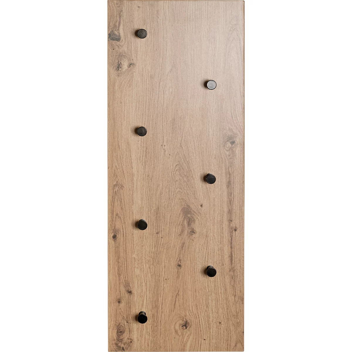 Nahaufnahme einer Holztür mit schwarzen Knöpfen. Die Holzmaserung ist deutlich sichtbar.