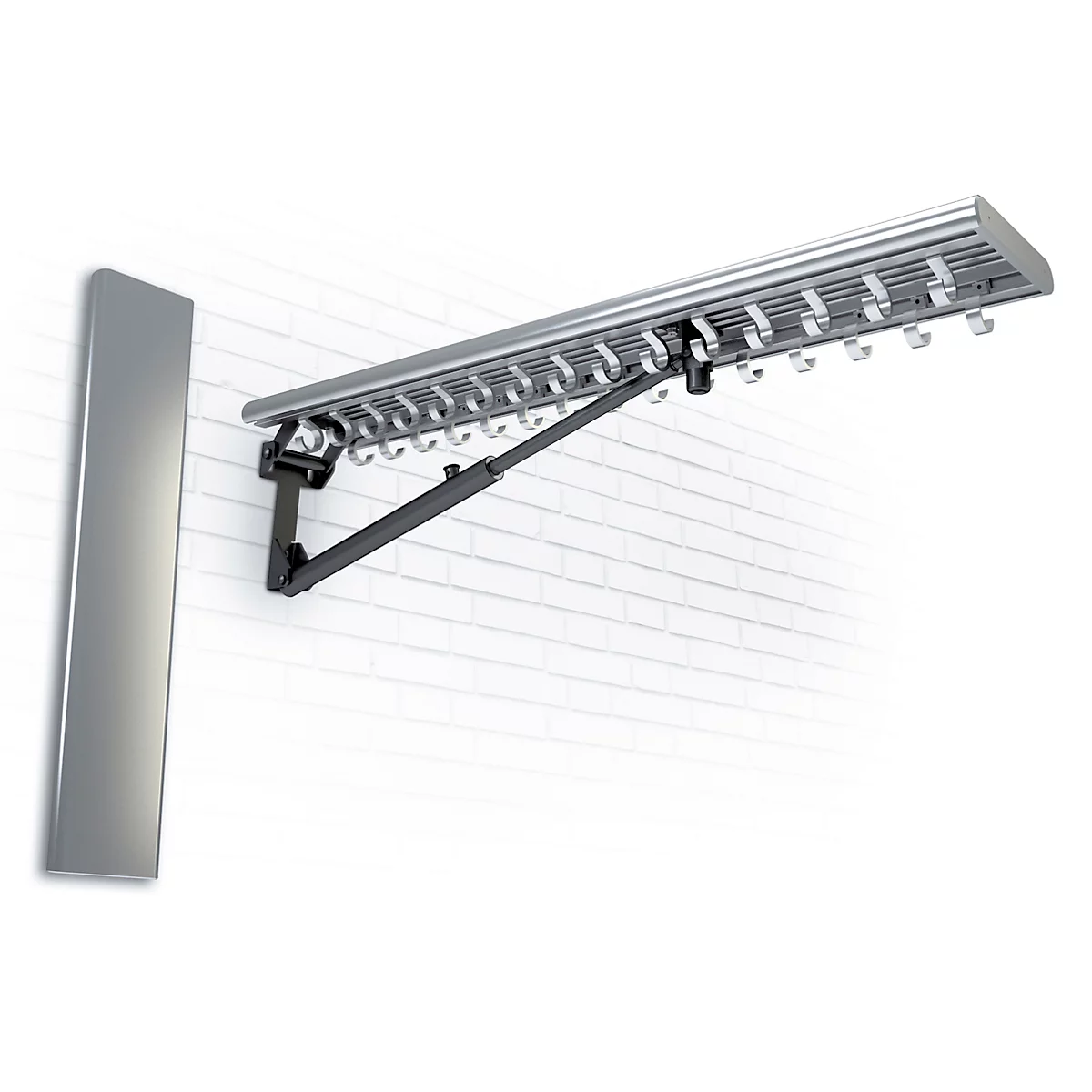 Wäschetrockner an weißer Backsteinwand. Die Trockenleine ist ausziehbar und hat viele Haken.