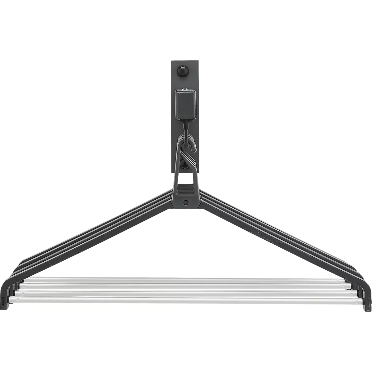 Wandgemonteerd kledingrek met grijze kleerhangers. Opgehangen aan een wandbevestiging met meerdere staven.