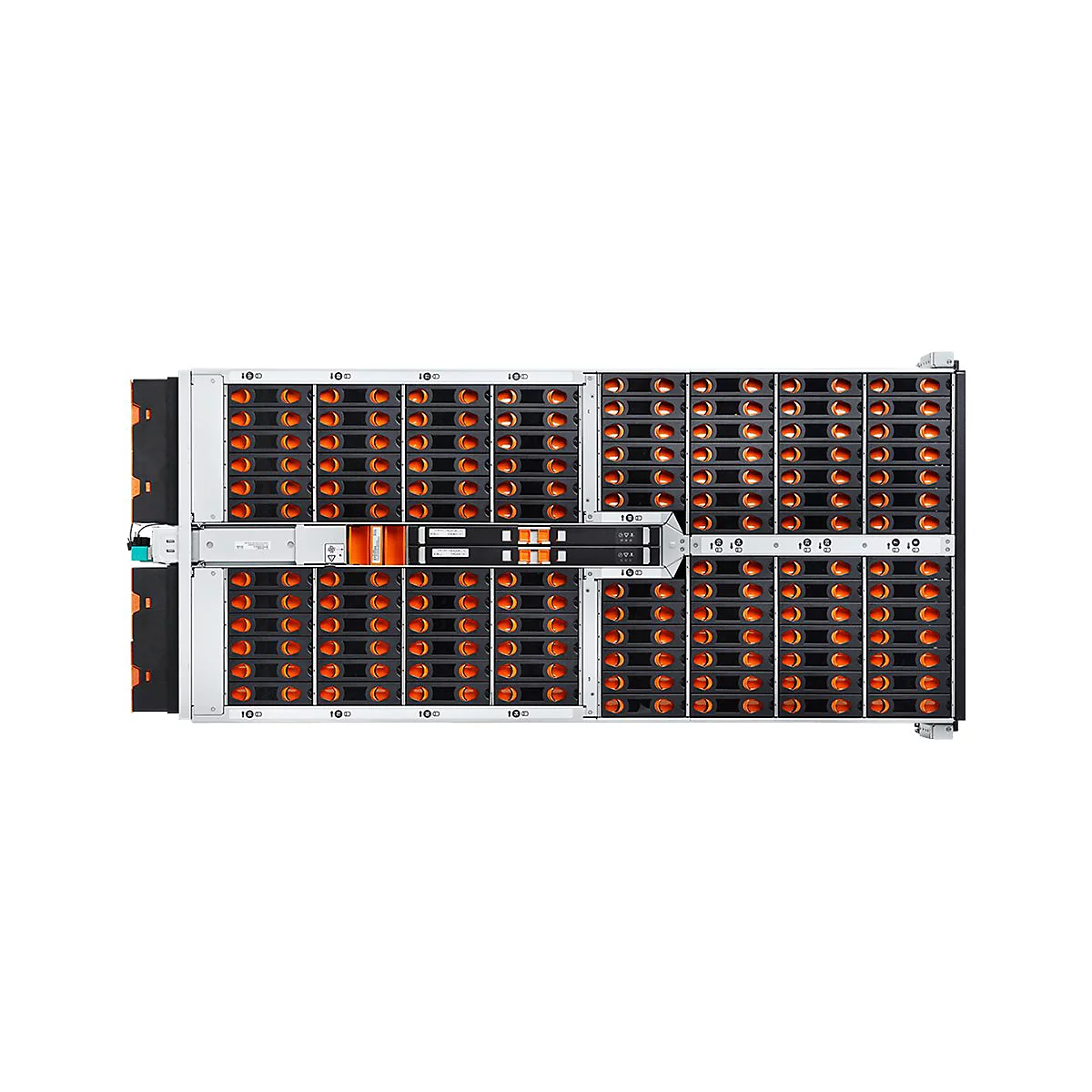 Mehrere Server-Festplatten in einem Rack, schwarz und orange, vor weißem Hintergrund.