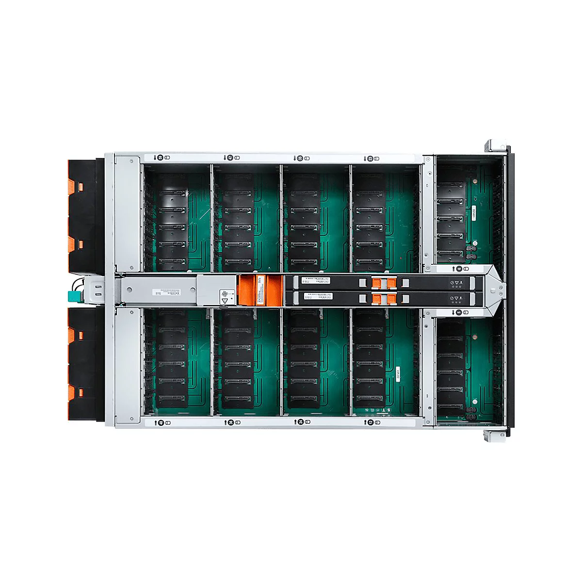 Draufsicht auf einen Server-Rack mit grünen Leiterplatten, schwarzen Laufwerken und orangefarbenen Akzenten.