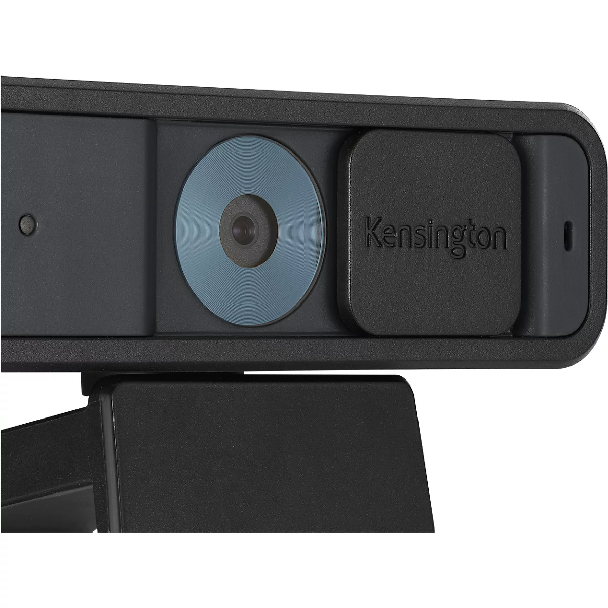 Nahaufnahme einer schwarzen Kensington-Webcam mit Objektiv, Logo und Halterung.