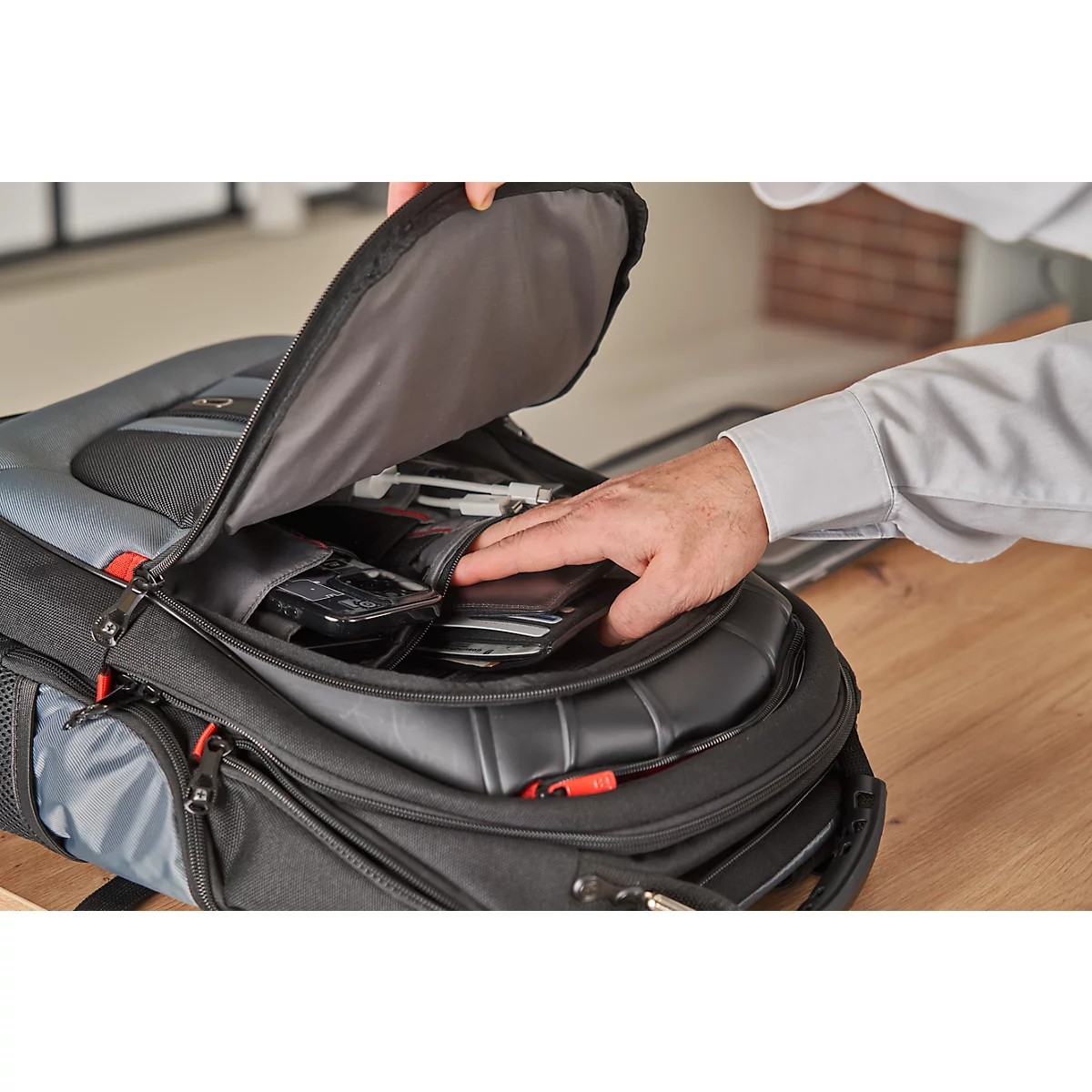 Wenger Pegasus Comfortable laptoprugzak, 23 l, voor laptops tot 17,3', laptopvak, l 230 x b 340 x h 470 mm, polyester, nylon, grijs/zwart
