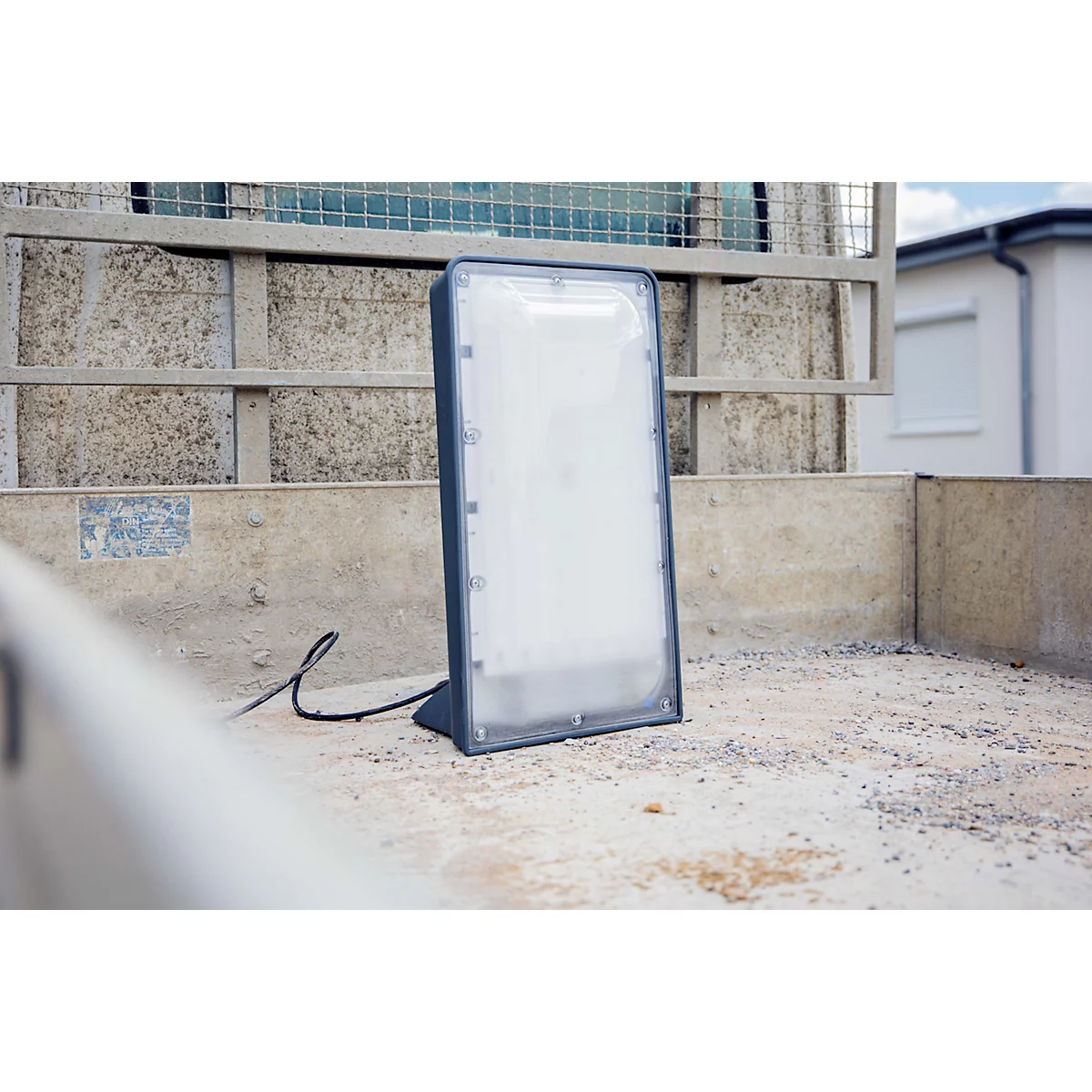 Werklamp Giant LED Evo 225W, 33000 lm, 220-240 V, IP54, slagvast, 2x Schuko stopcontacten, 5 m kabel, B 420 x D 320 x H 740 mm