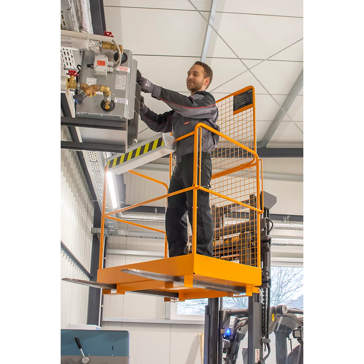 Werkmand Bauer type SIKO-G, voldoet aan DGUV 208-031, tot 2 personen &amp; tot 300 kg, voetafdruk 740 x 1140 mm, gereedschapsbak &amp; inrijvakken, staal