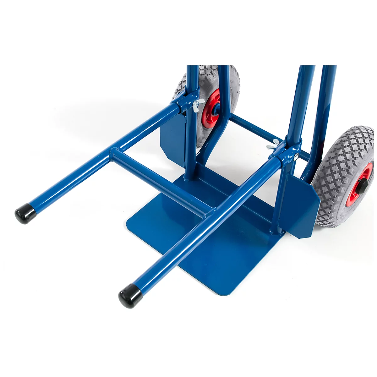 Blue hand truck, close-up: frame, wheels with red rim, loading area.
