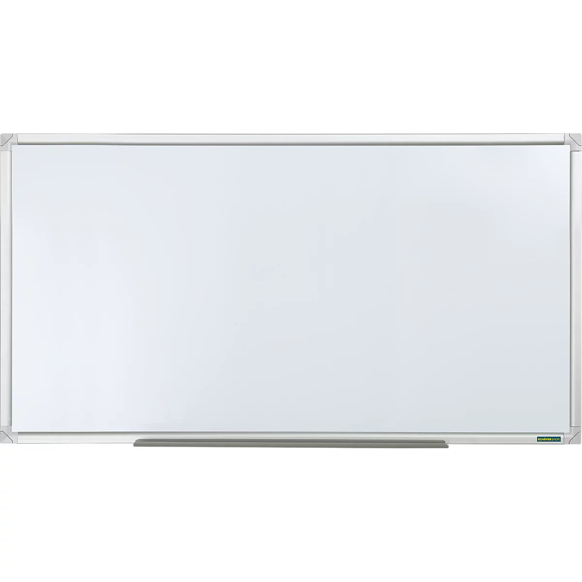 Ein rechteckiges Whiteboard mit weißer Schreibfläche und silbernem Rahmen auf neutralem Hintergrund.