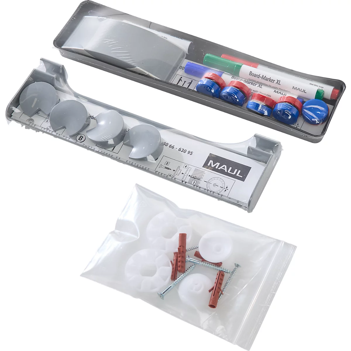 Bürozubehör-Set von Maul mit Ablage, Board-Markern, Magneten und Montagematerial vor weißem Hintergrund.