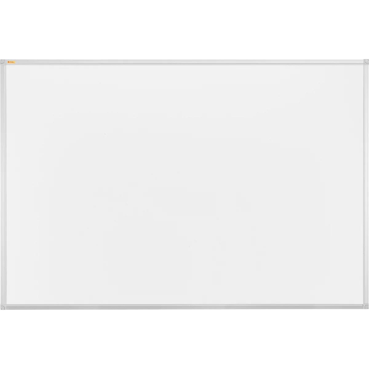 Een leeg whiteboard, omlijst door een smalle, zilveren lijst.