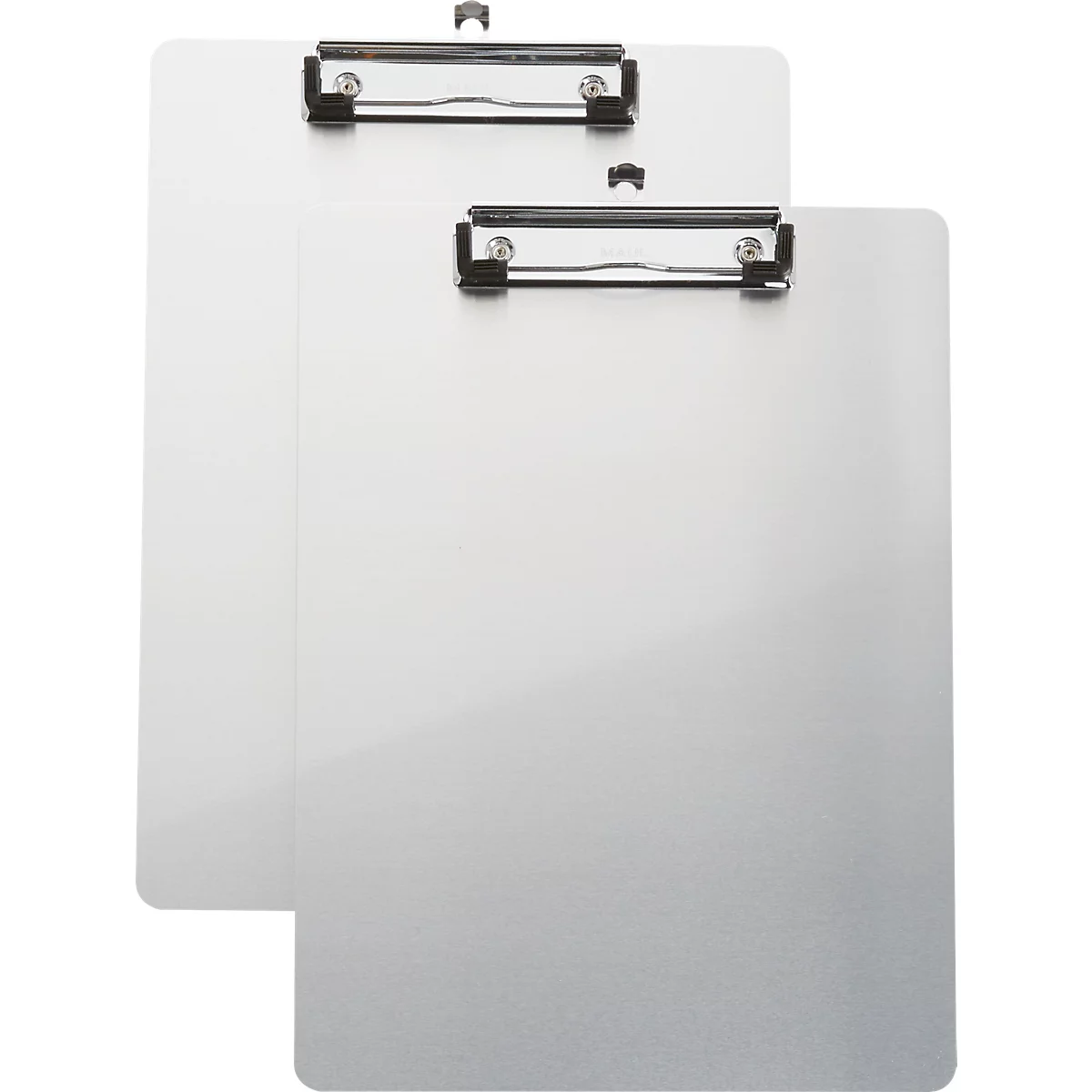 Zwei silberne Klemmbretter aus Aluminium vor weißem Hintergrund.