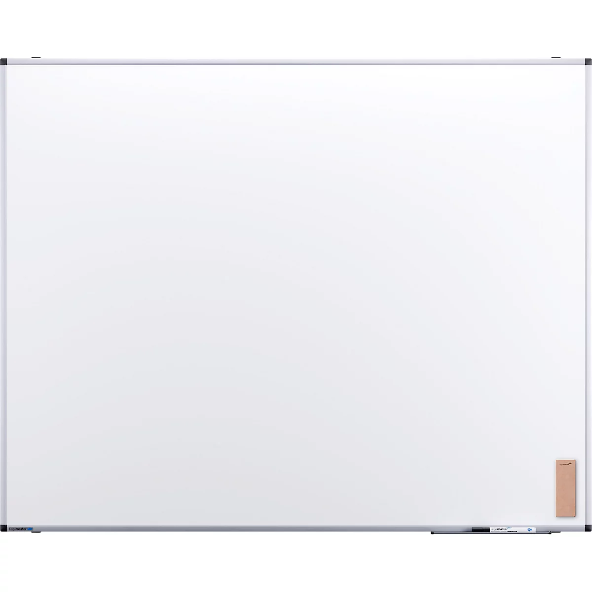 Grosses, rechteckiges Whiteboard mit silbernem Rahmen. An der rechten unteren Ecke befindet sich ein brauner Zettelhalter.