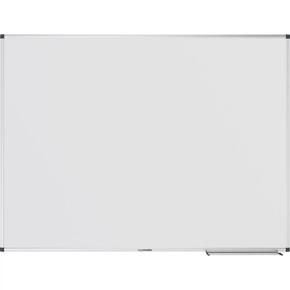 Wit schoolbord met zilveren frame. Pennenbakje aan de onderkant.