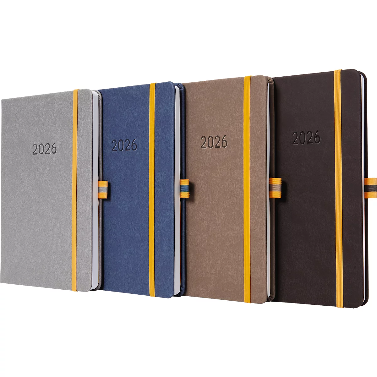 Vier Notizbücher in verschiedenen Farben: Grau, Blau, Braun und Schwarz. Auf jedem Buch steht die Jahreszahl 2026.