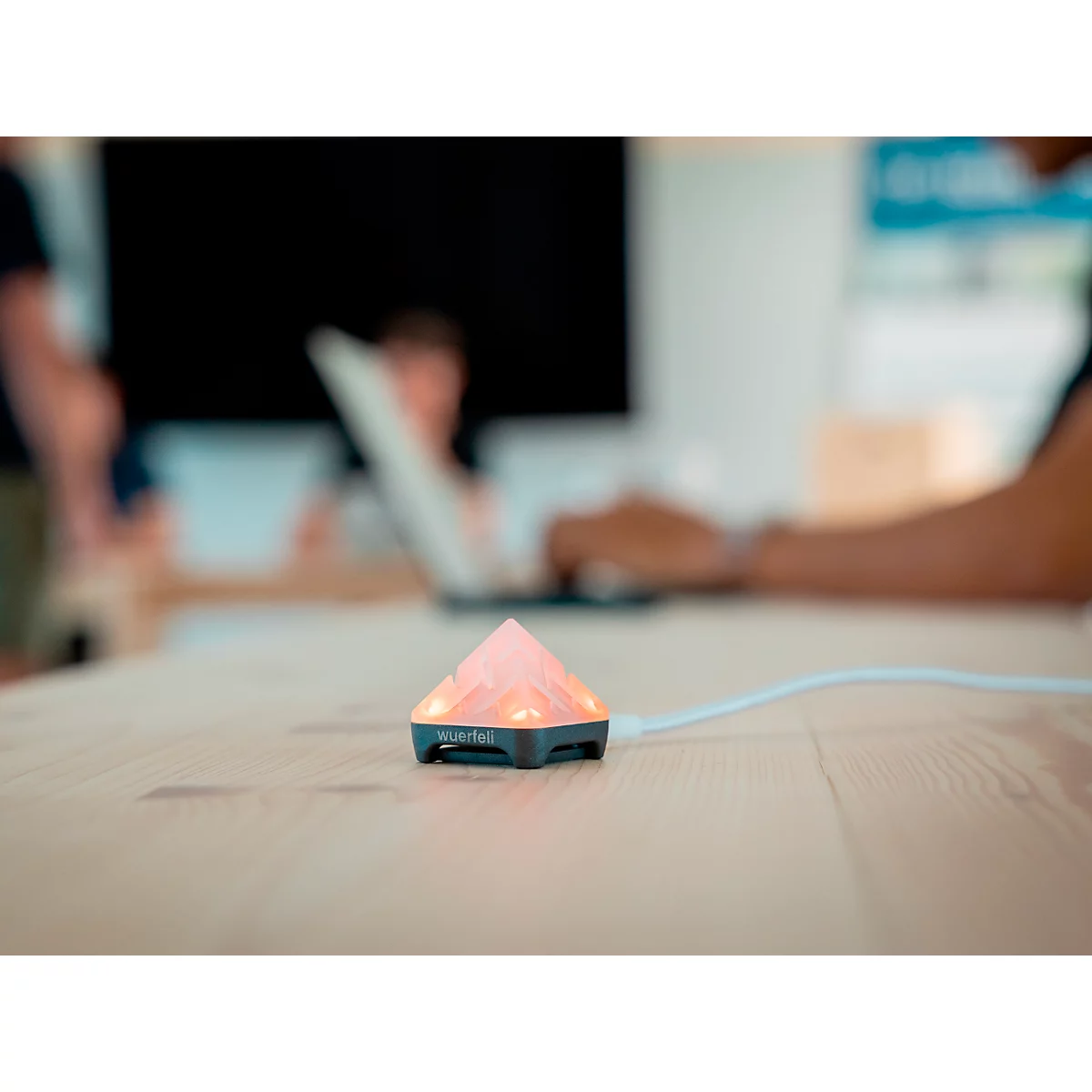 Wuerfeli CO2 Meter, forme pyramidale, intérieur, technologie de capteur, 400 à &gt;1600 ppm, échelle d'alarme en couleur, IP20, USB-C, kit de montage inclus