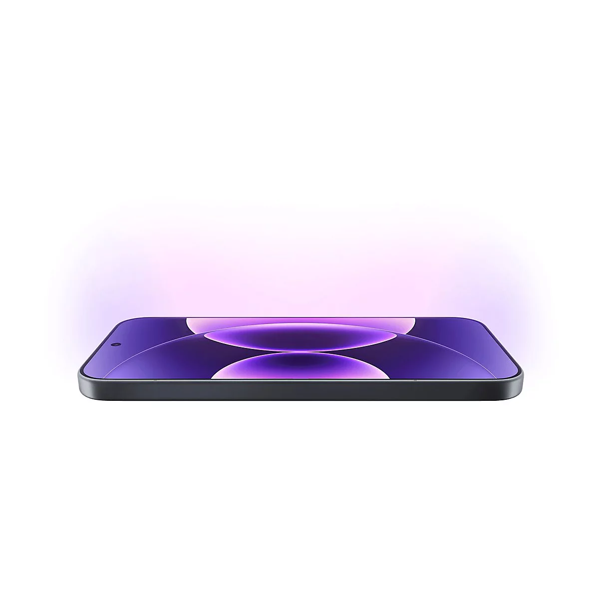 Ein schwarzes Smartphone liegt flach auf weißem Hintergrund mit leuchtendem violetten Display.