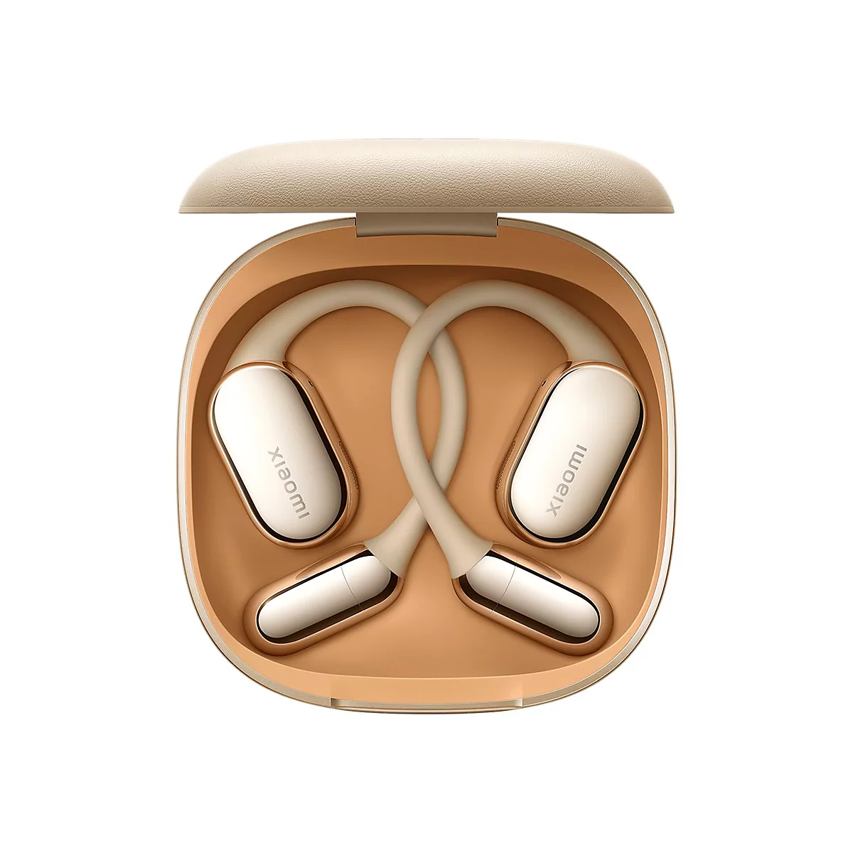 Beige Xiaomi Open-Ear-Kopfhörer in einem passenden, geöffneten Ladeetui vor weißem Hintergrund.