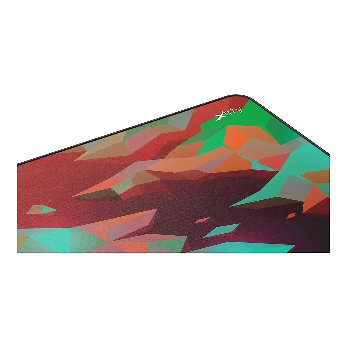 Detailaufnahme eines Mauspad mit farbenfrohem, geometrischem Muster und Logo.