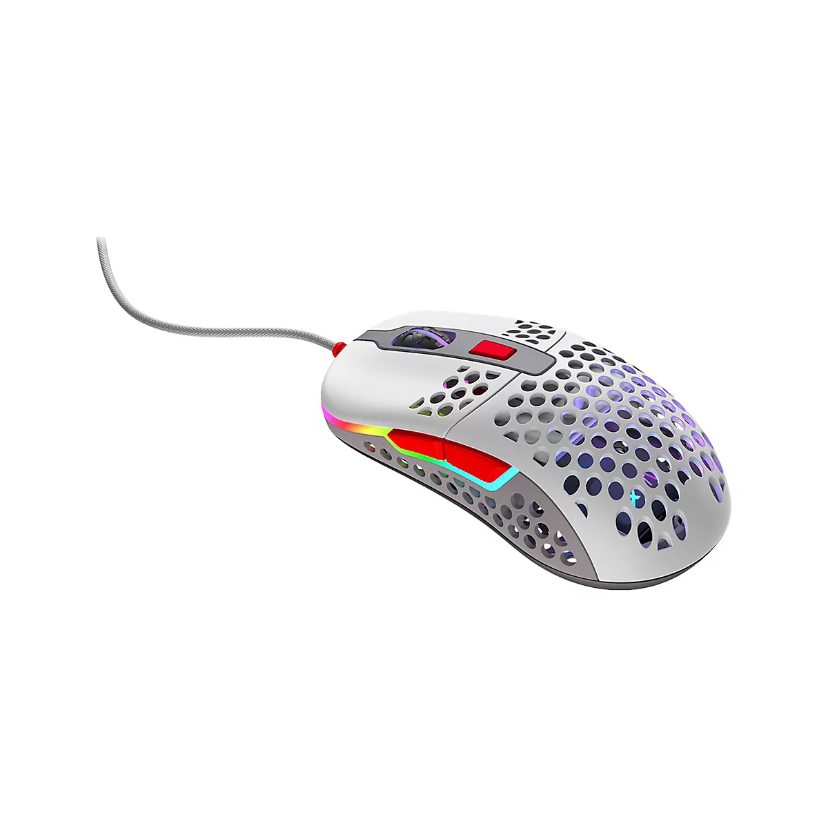 Weiße Gaming-Maus mit RGB-Beleuchtung. Sie hat ein Lochmuster-Design und ein geflochtenes Kabel.